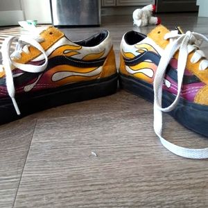 Size 8 flame vans